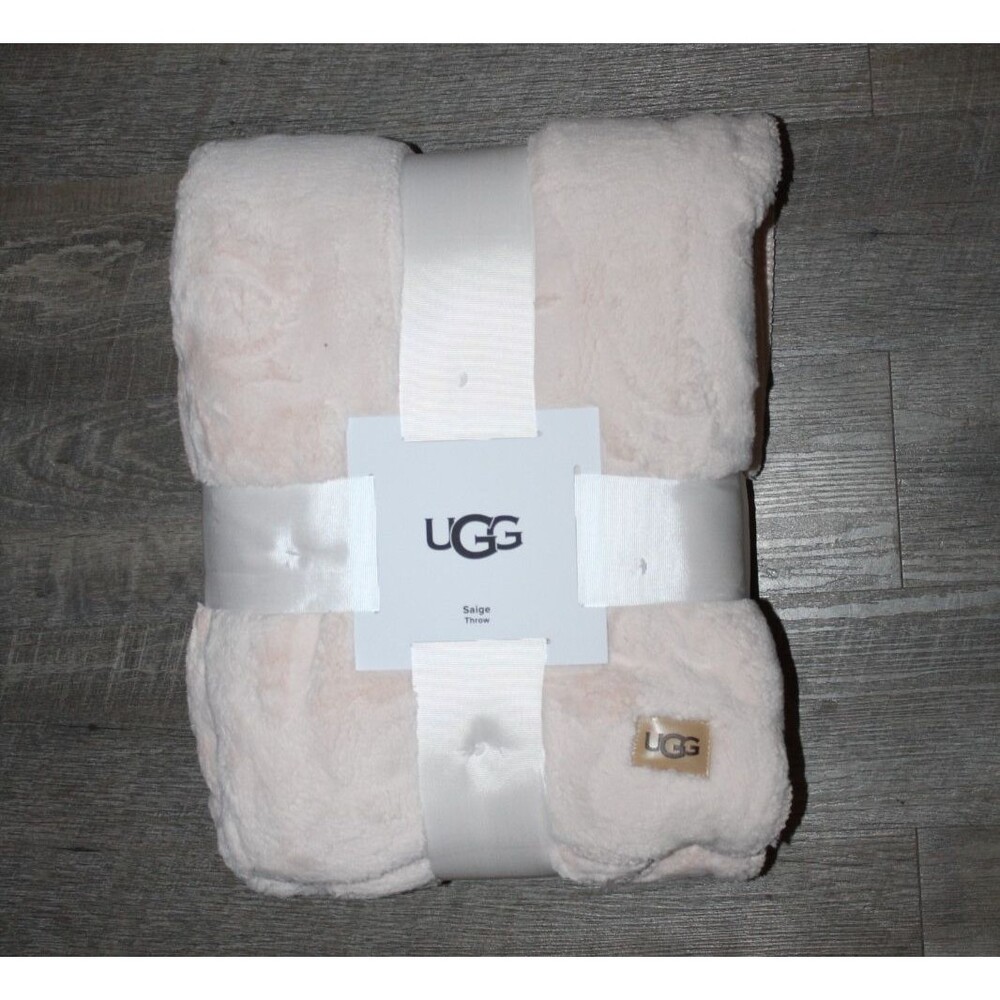 UGG HOME PLUSH BLANKET THROW LIGHT‎ PINK 50 X 70 NEW